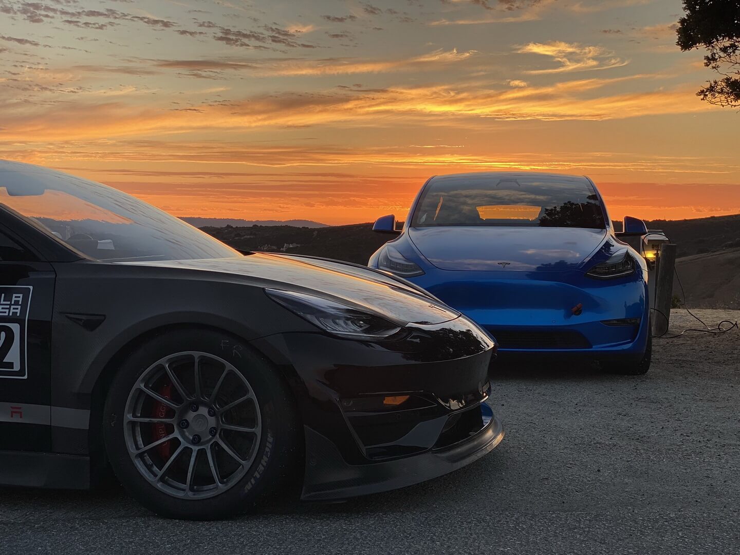 Model 3 Unplugged Performance установила рекорд в Laguna Seca для самого быстрого электромобиля (побила рекорд прототипа Tesla Model S Plaid). Model Y теперь также является самым быстрым кроссовером, с временем круга 1:39.1
