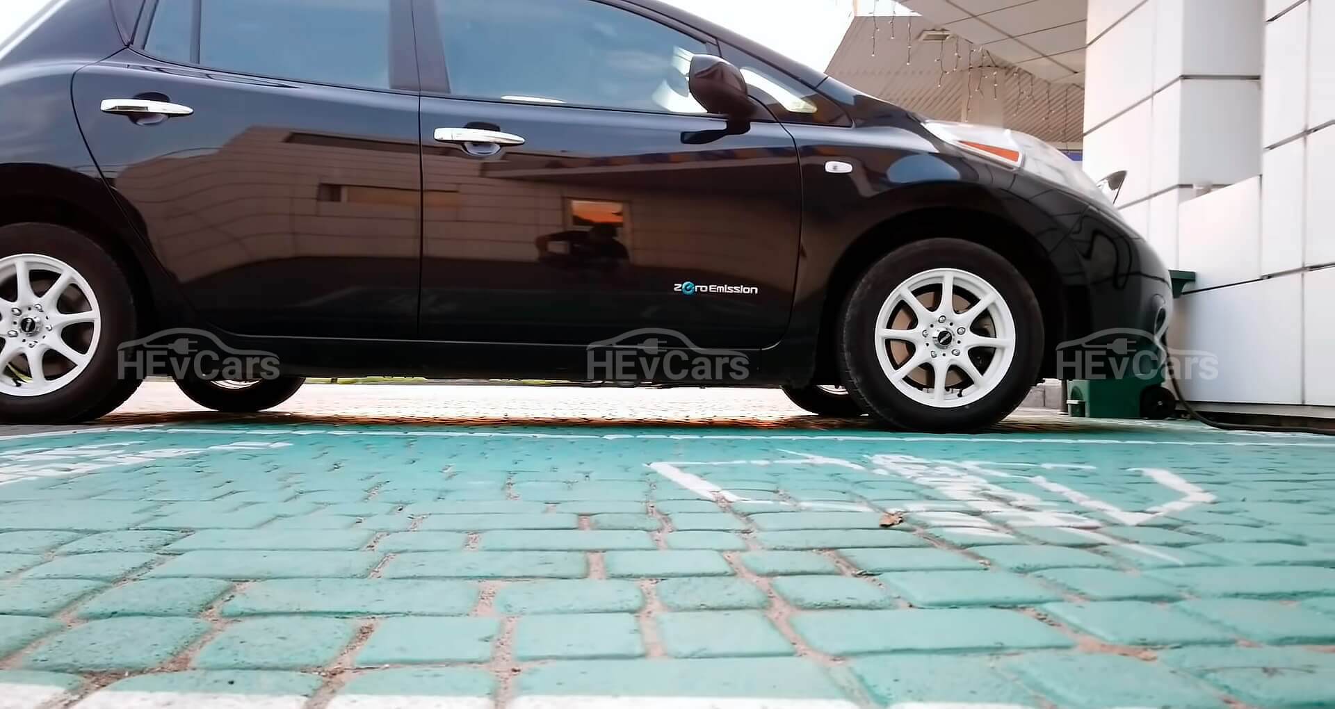Украинский мастер создал Nissan Leaf с запасом хода 650 км