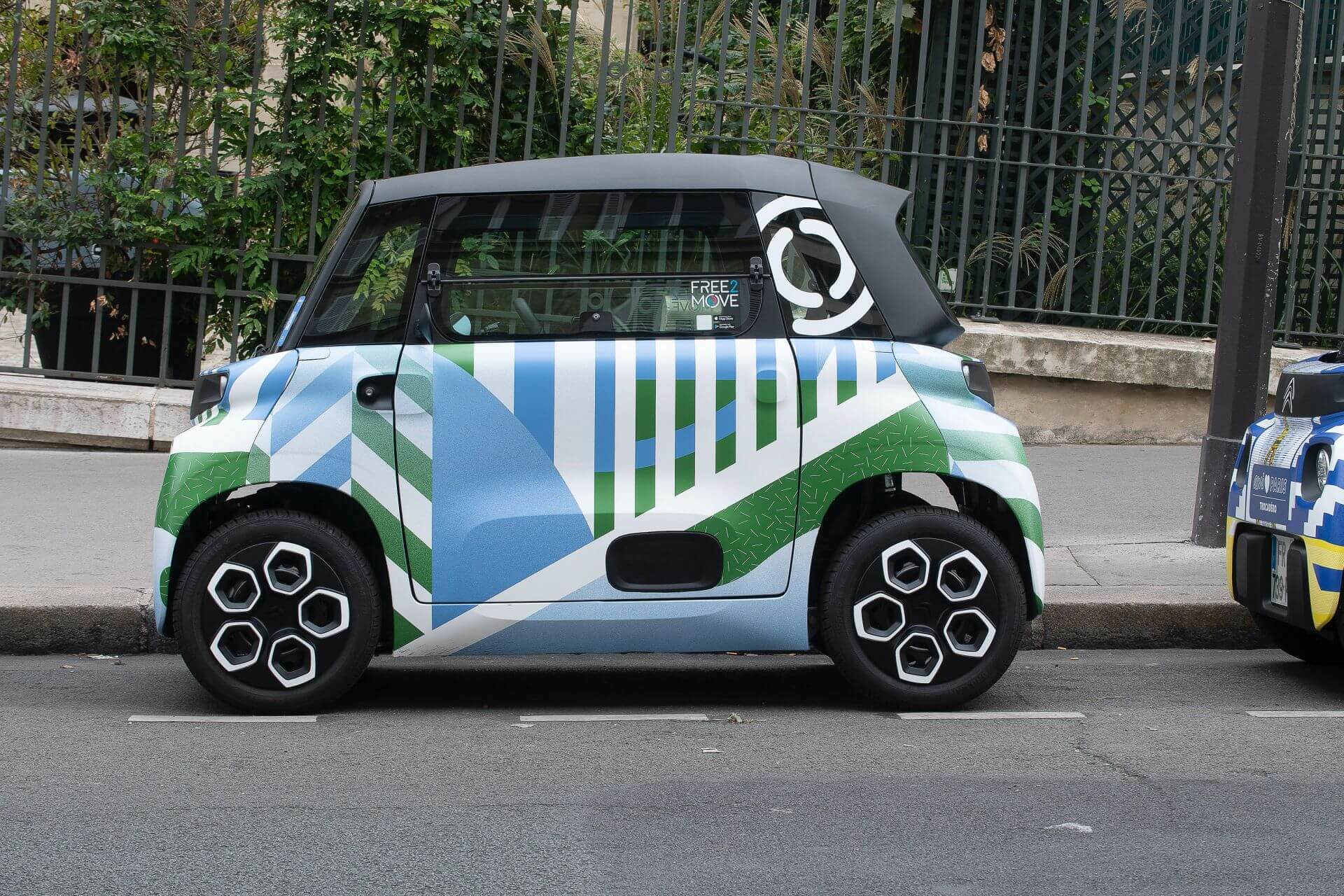 Парижанам предложат для каршеринга крошечный Citroën Ami 