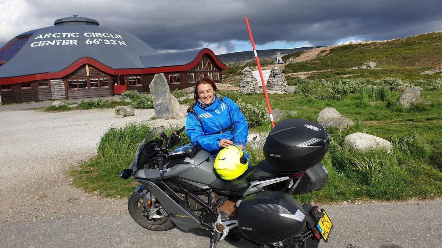 Мириам Орланди проехала 7000 км на своем электробайке Zero SR/S