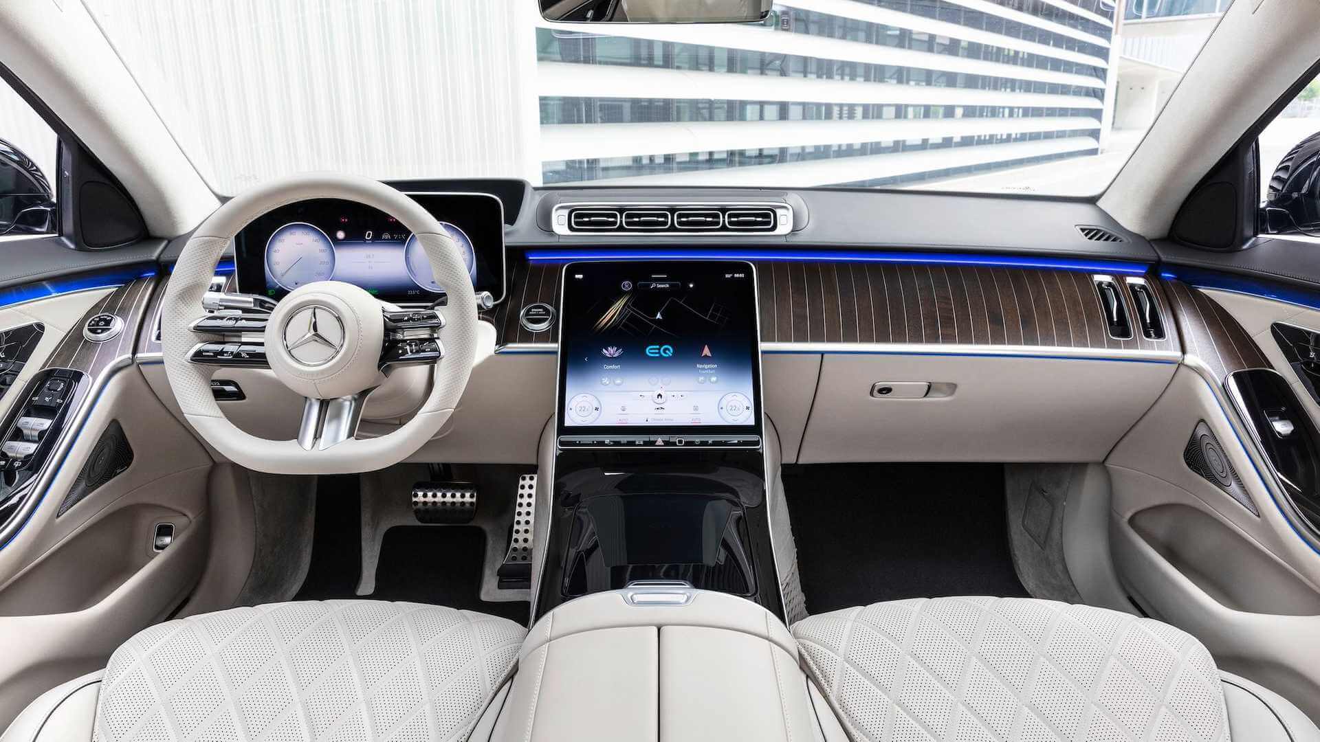Люксовый интерьер плагин-гибрида Mercedes-Benz S580e