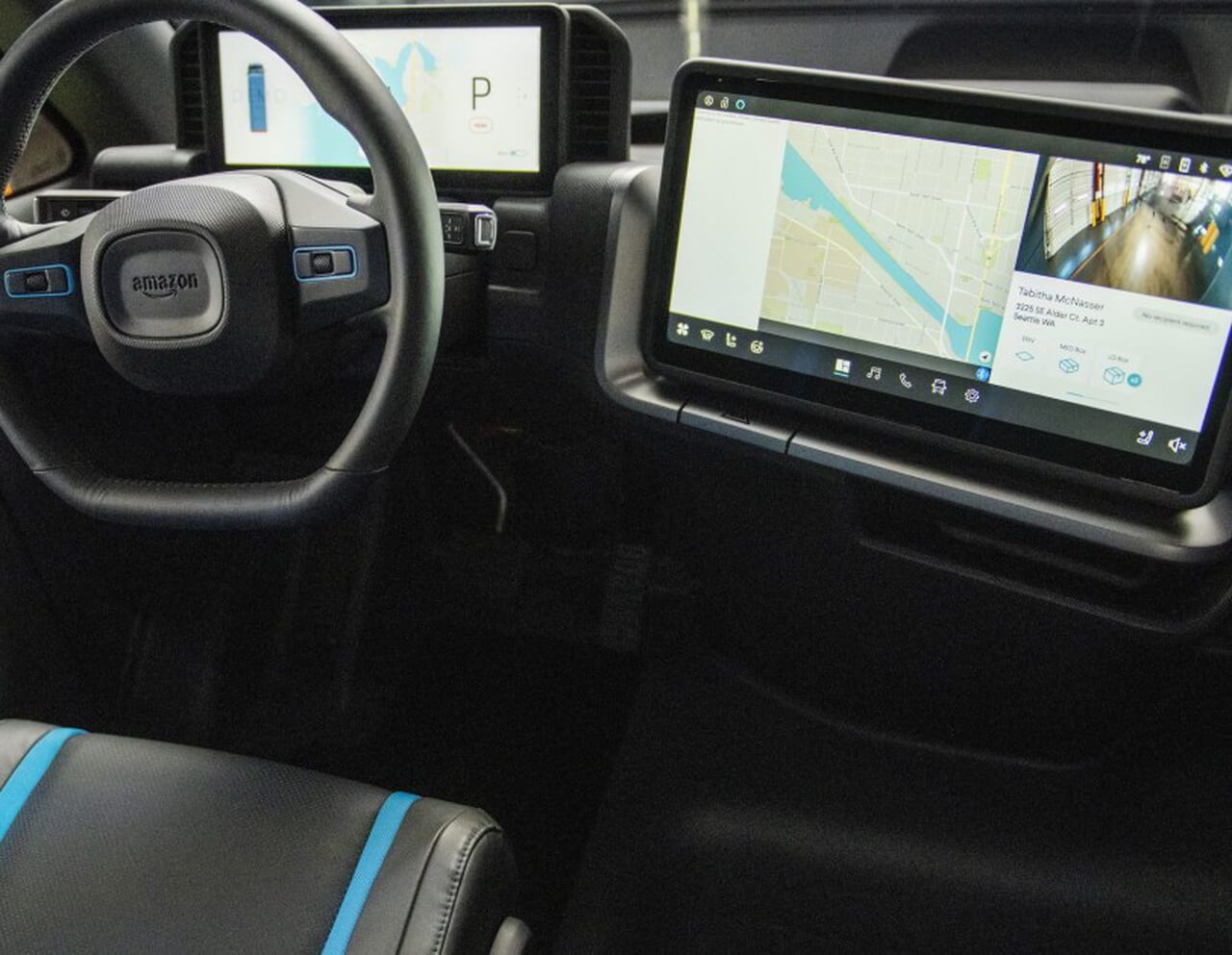Внешние камеры вокруг автомобиля связаны с цифровым дисплеем внутри кабины, что дает водителю возможность обзора на 360 градусов за пределами автомобиля