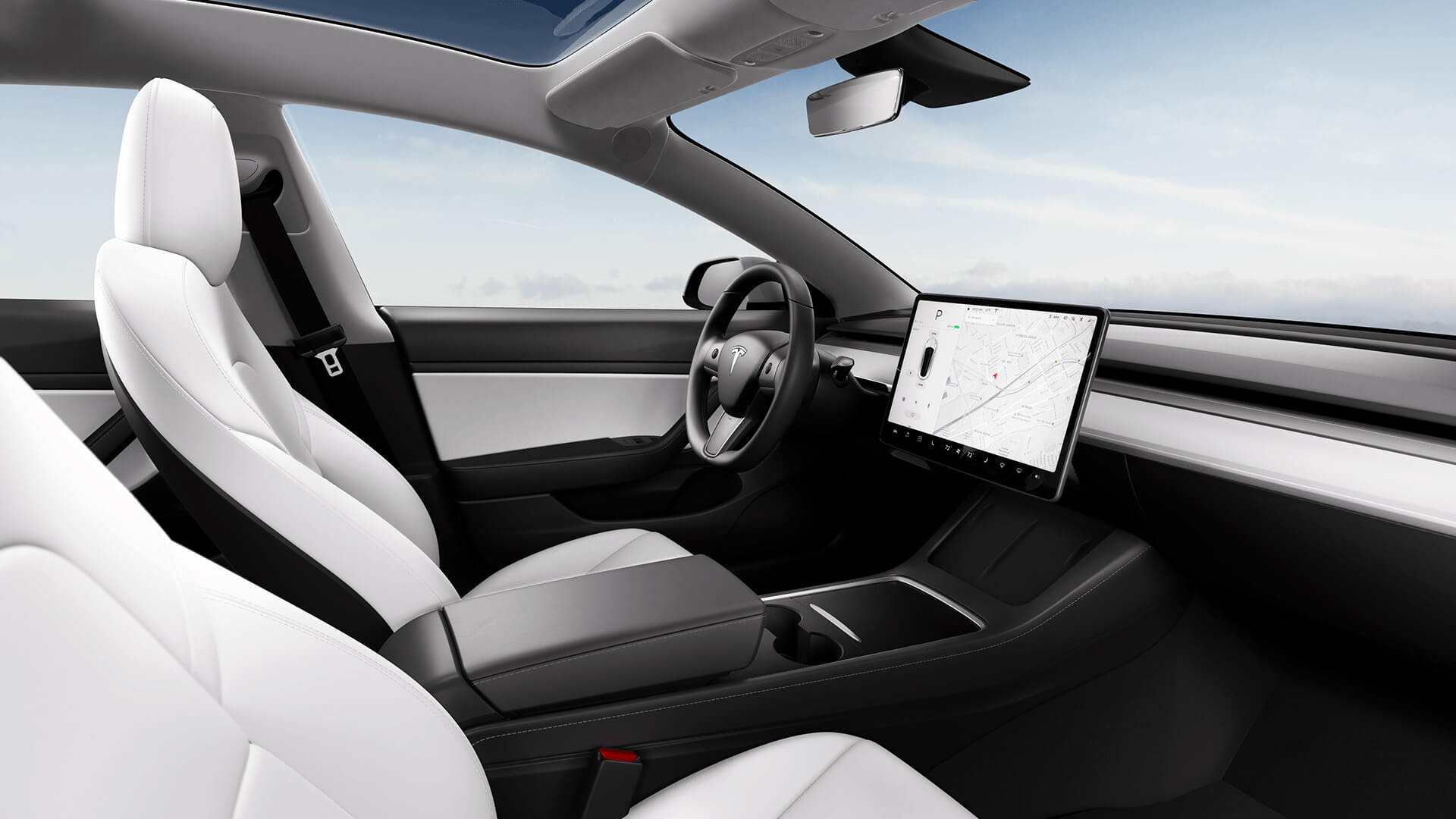 Белый интерьер Tesla Model 3 2021 года