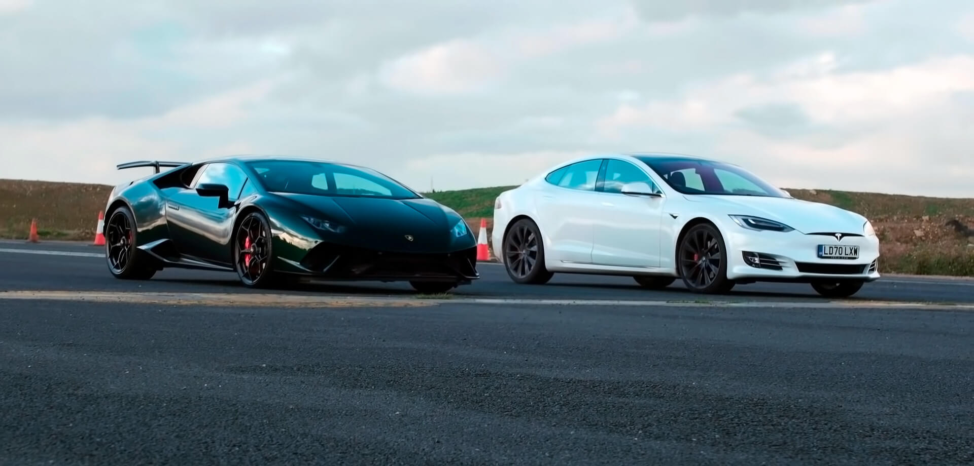 Lamborghini Huracan Performante и Tesla Model S Performance
