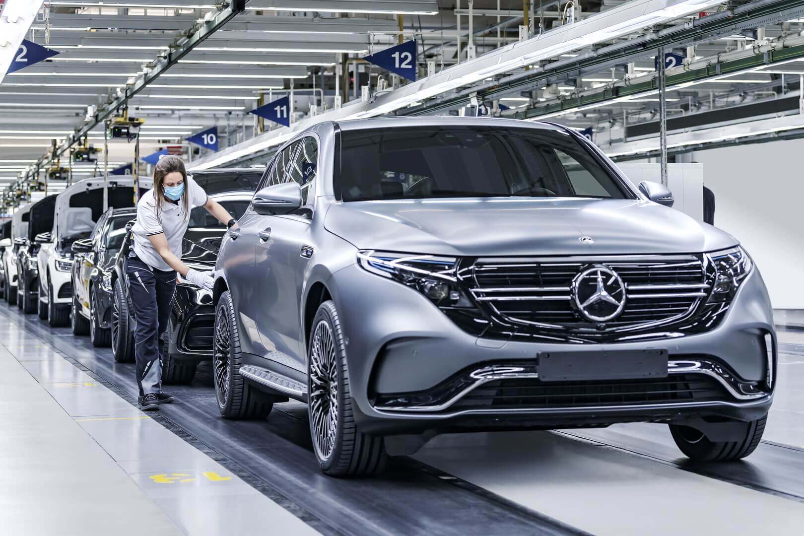 Производственная линия Mercedes-Benz EQC