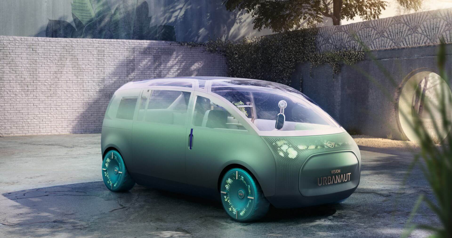 MINI представил автономный электрический минивэн будущего