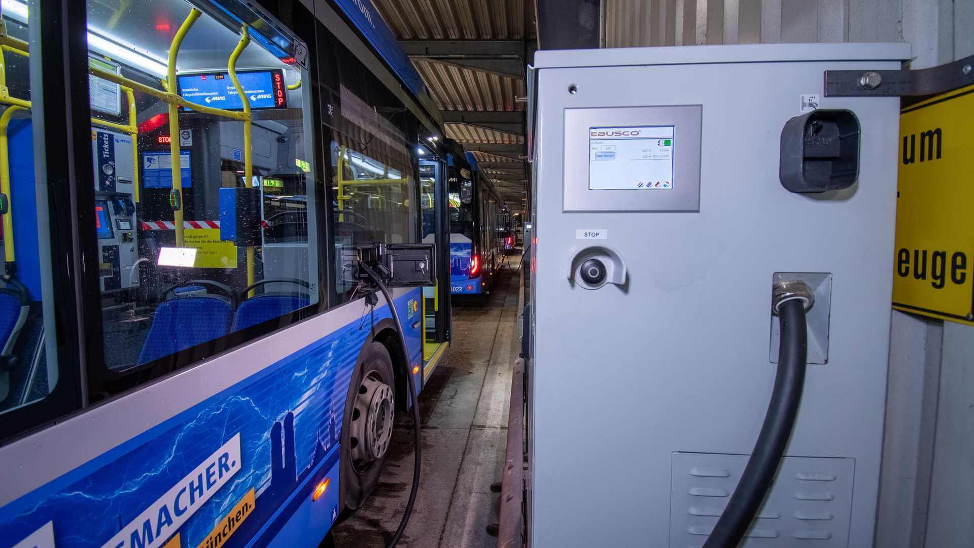 Электрические автобусы Ebusco 2.2 на зарядке в депо