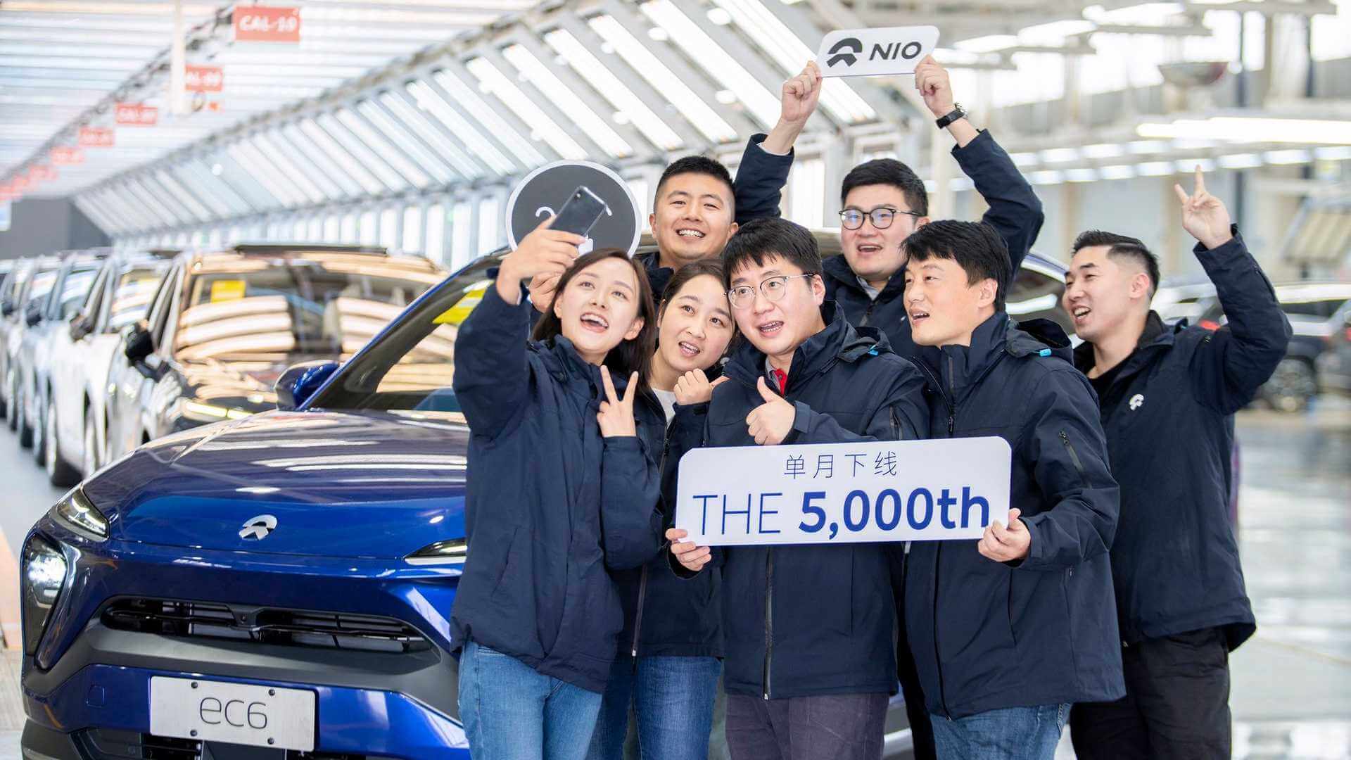 NIO объявила, что 29 октября с конвейера сошел ее 5000-й электромобиль и что ежемесячный объем производства впервые превысил 5000 единиц