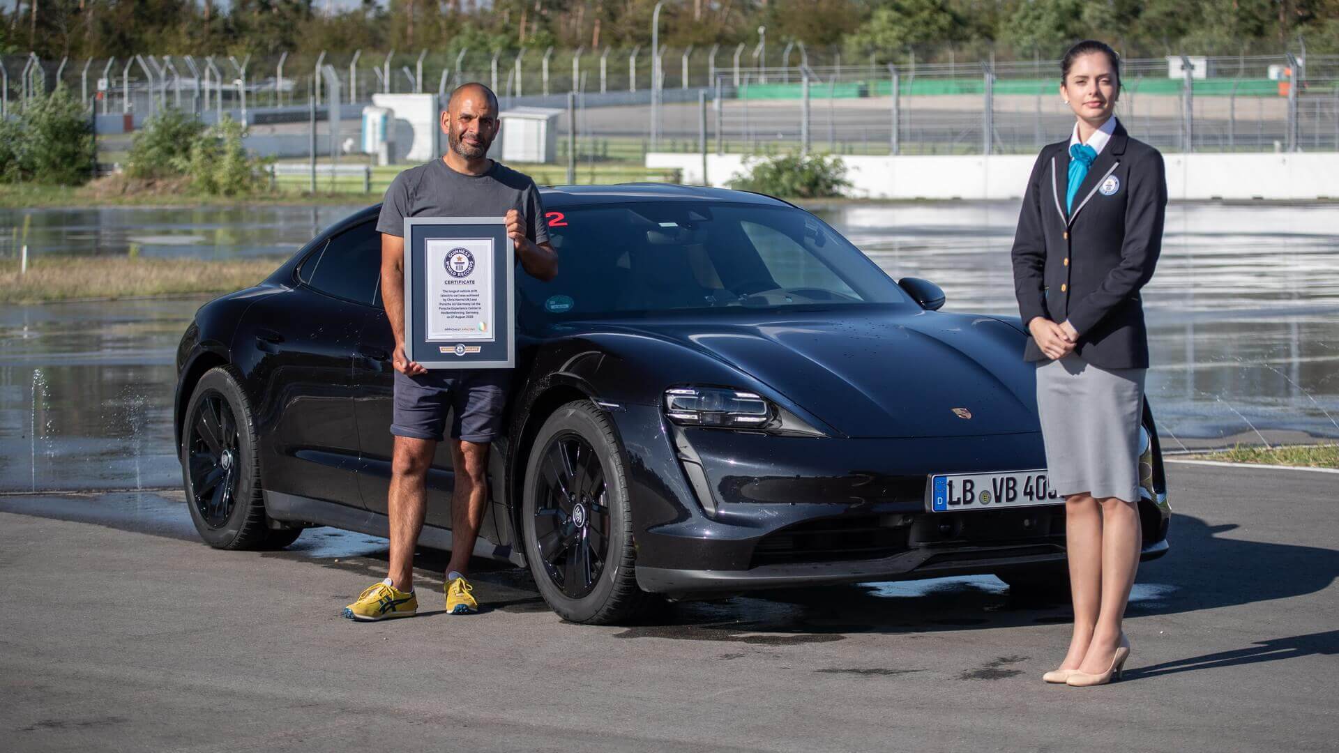 Porsche Taycan занесен в Книгу рекордов Гиннеса за самый продолжительный дрифт на электромобиле