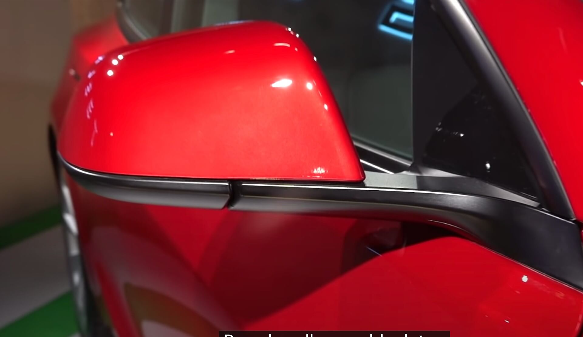Боковые зеркала заднего вида новой Tesla Model 3