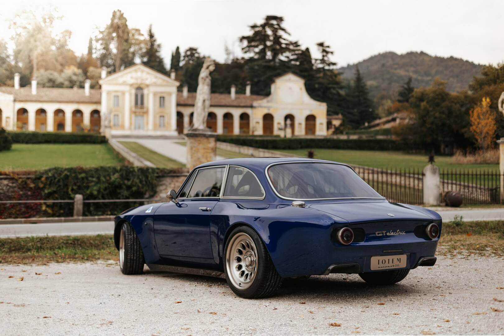 Totem Automobili воплотила в жизнь проект винтажной Alfa Romeo GT Electric 