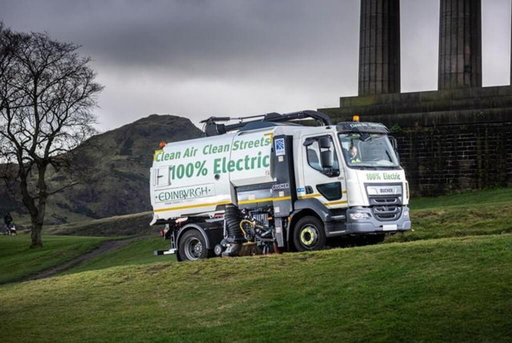 Первый электрический подметально-уборочный грузовик начал работу в Эдинбурге