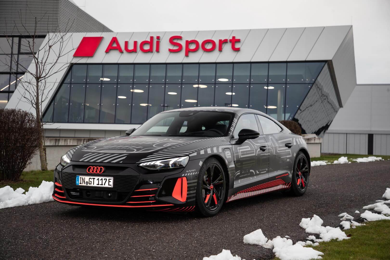 Audi анонсировала старт производства e-tron GT на эко-предприятии в Германии 