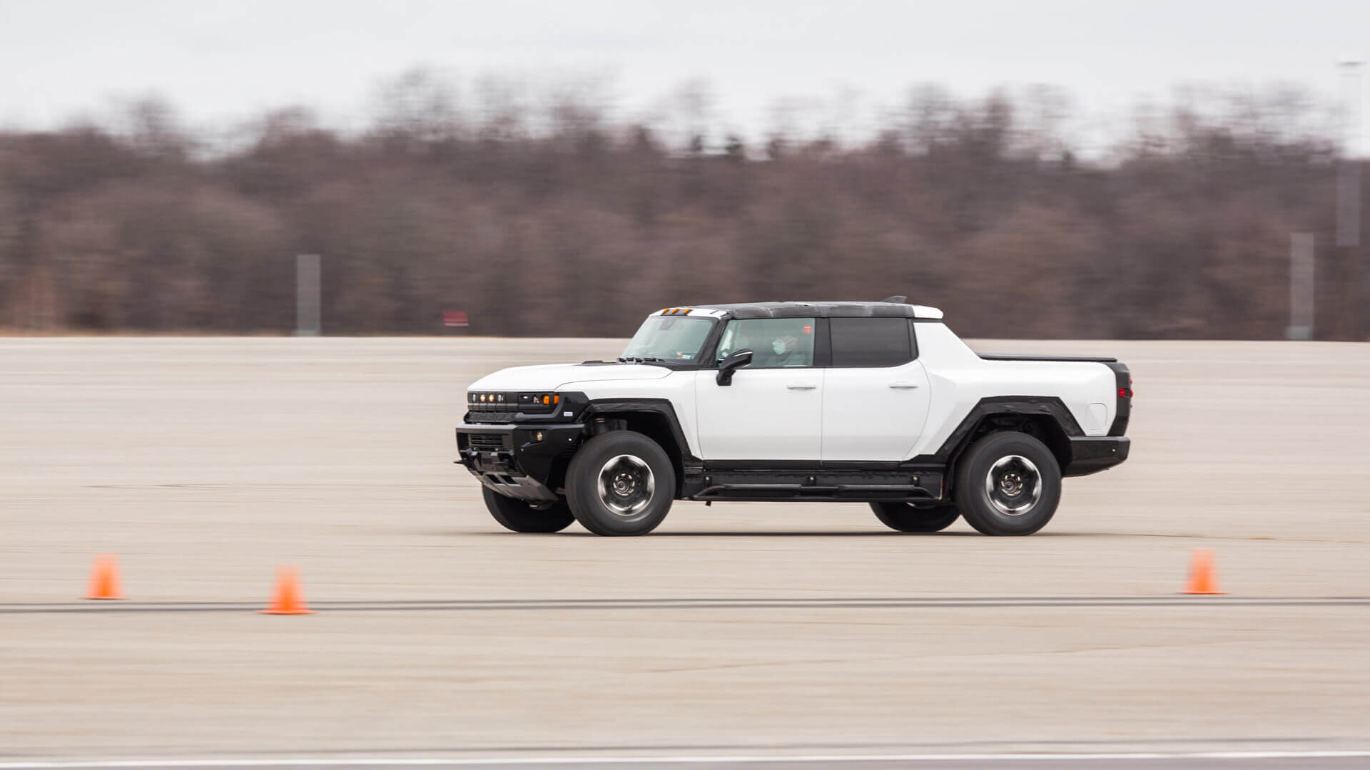 Электропикап GMC Hummer EV пройдет суровые зимние испытания