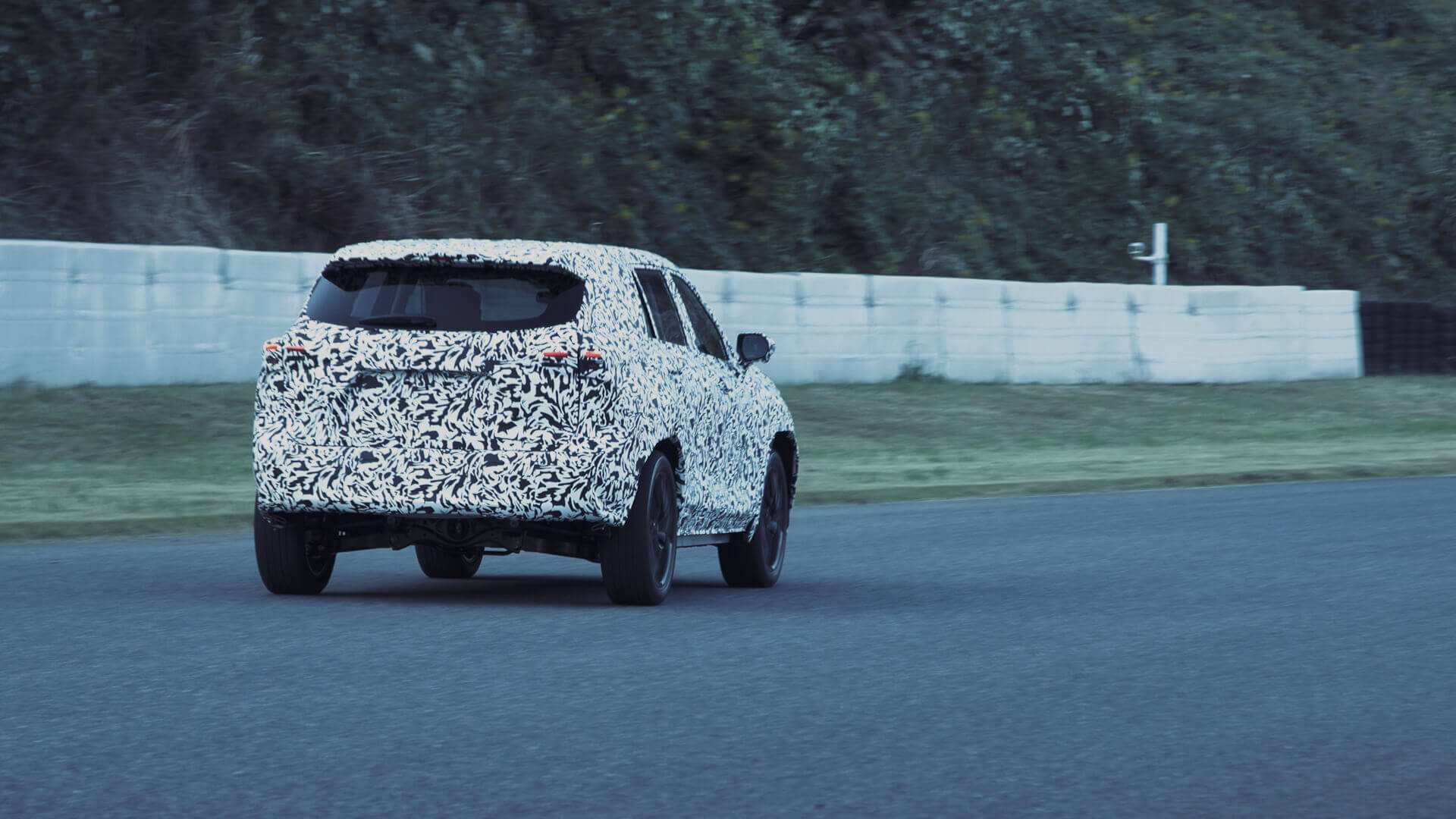 Lexus тестирует электрический внедорожник с новой технологией трансмиссии