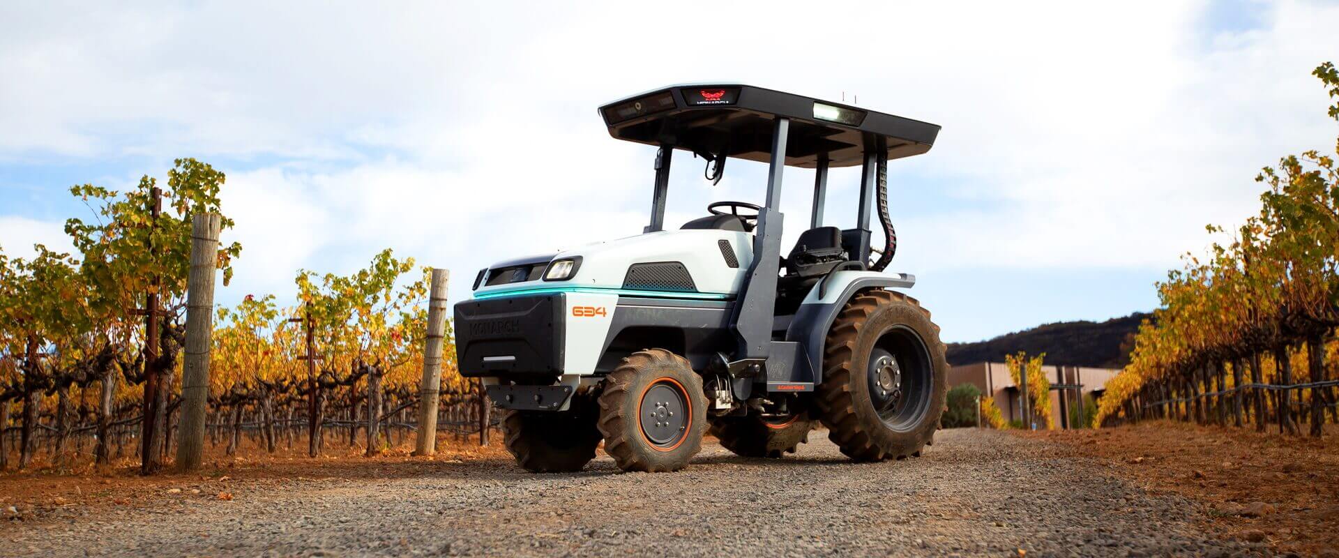 Компания Monarch Tractor представила первый в мире беспилотный электрический трактор