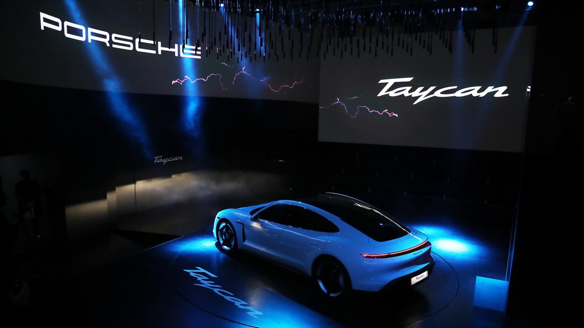 Porsche эффектно запустил Taycan в Южной Корее