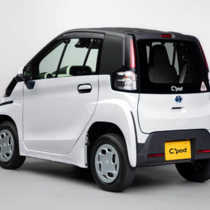В Японии поступил в продажу самый дешевый электромобиль Toyota