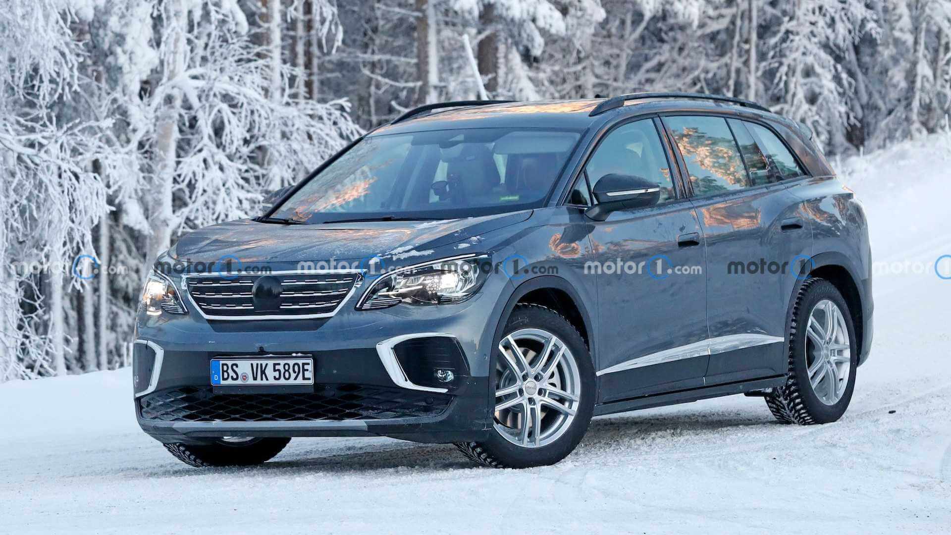 VW ID.6 выехал на зимние тесты в облике топливного конкурента