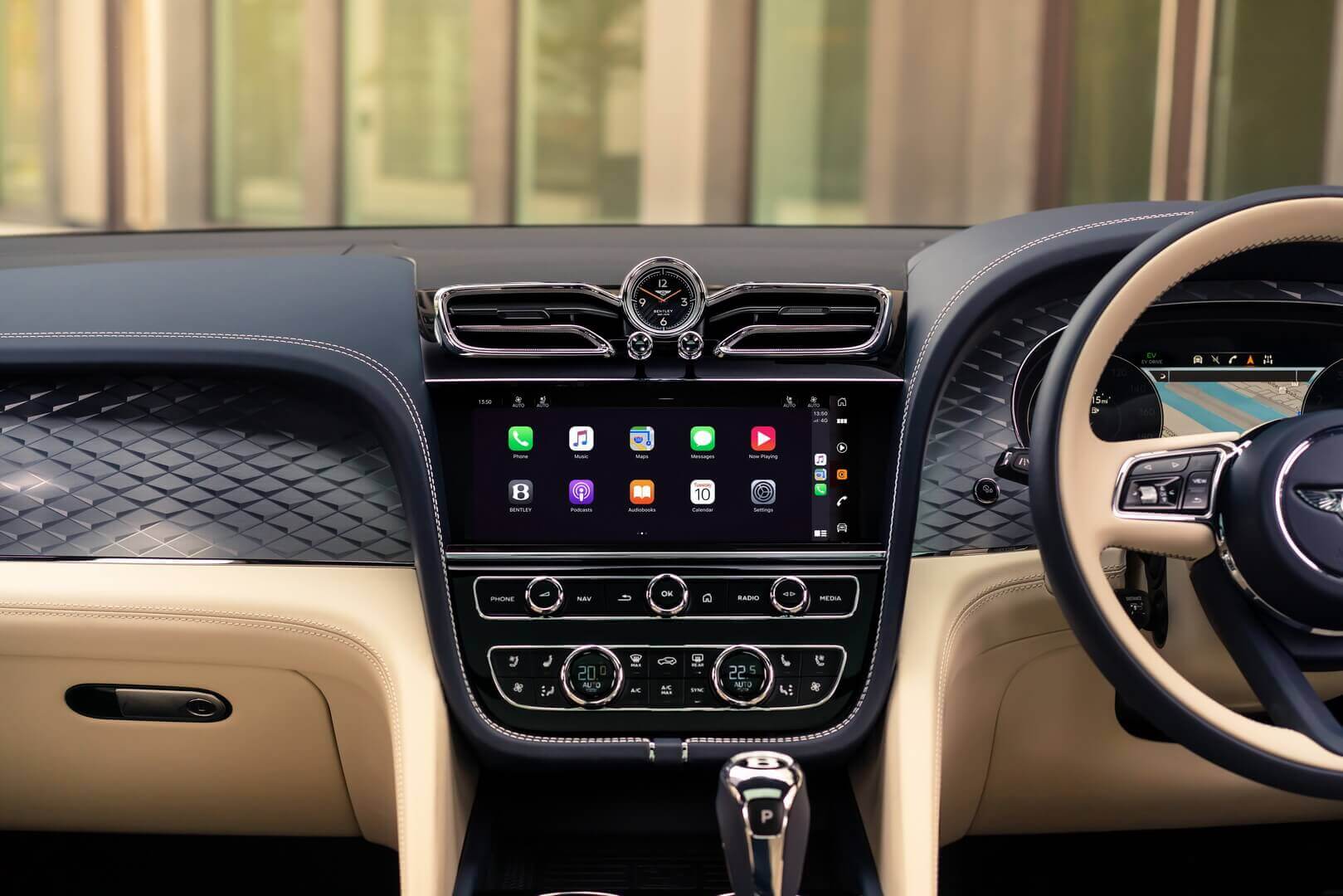 Информационно-развлекательная система Bentley Bentayga Hybrid 2021 года