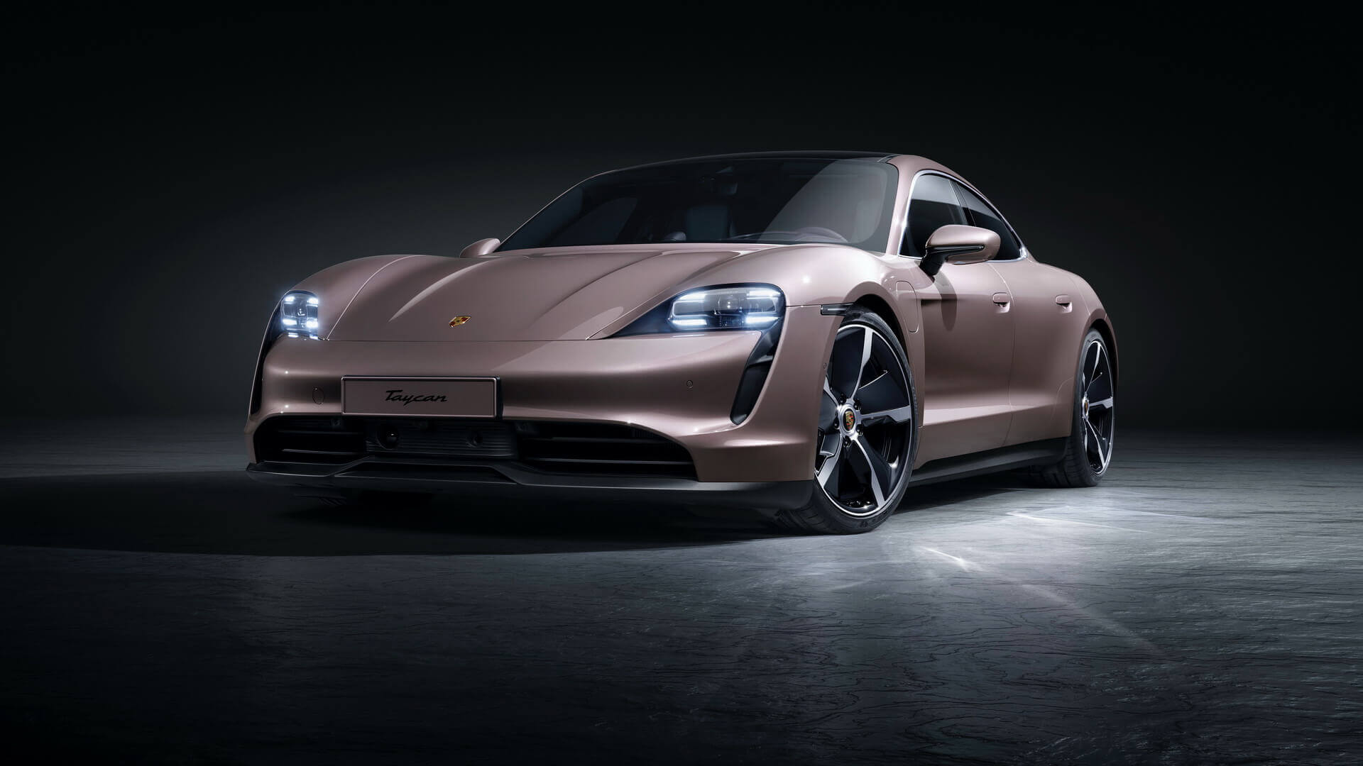 Porsche запускает четвертую модель электрического спортивного седана Taycan с задним приводом