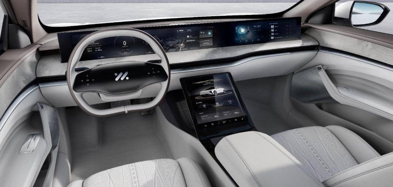 Alibaba и SAIC представили электрический седан с 39-дюймовым дисплеем и системой автономного вождения