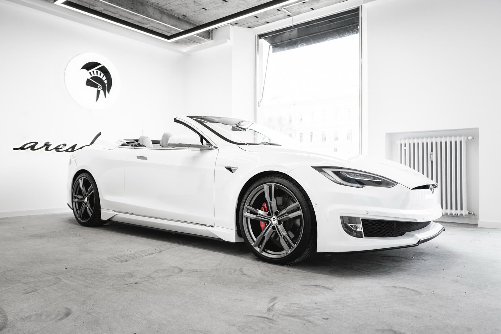 Кабриолет Tesla Model S: новый проект автомобильного ателье Ares 
