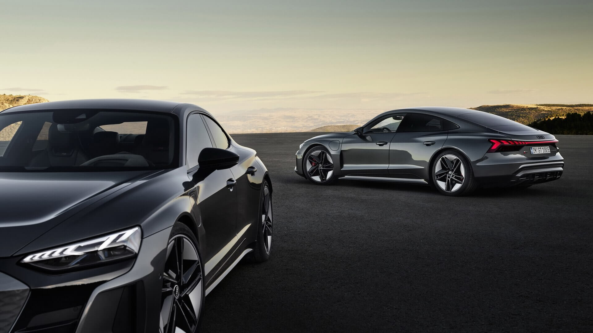 Audi e-tron GT quattro и RS e-tron GT: сочетание роскоши и спортивных характеристик
