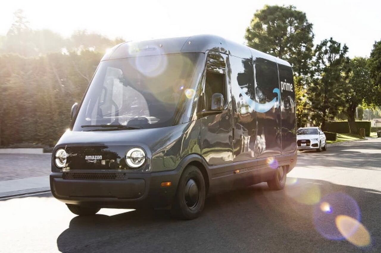 Amazon официально начал использовать электрические фургоны Rivian для доставки клиентам в США