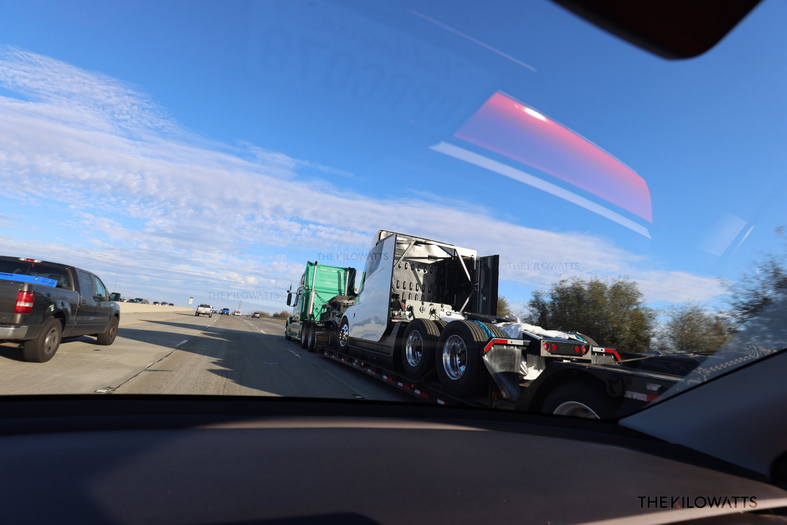 Шпионские фото легкого фейслифтинга Tesla Semi