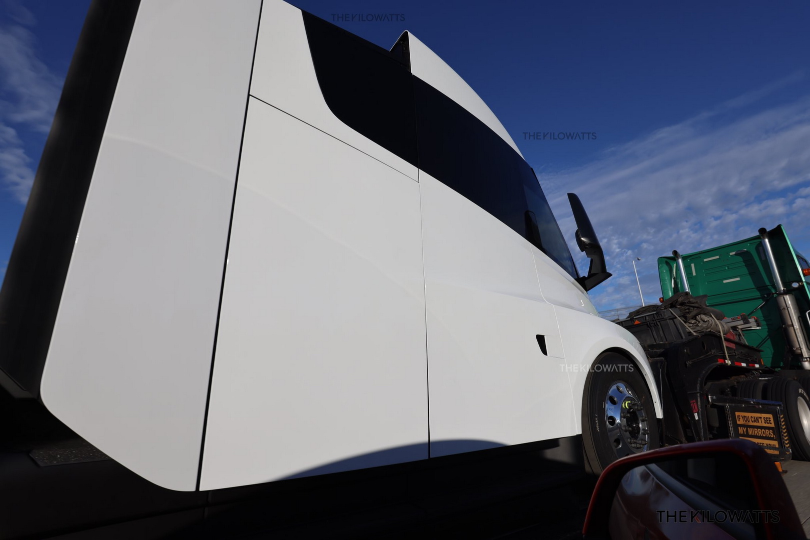 Tesla преобразила экстерьер грузовика Semi 