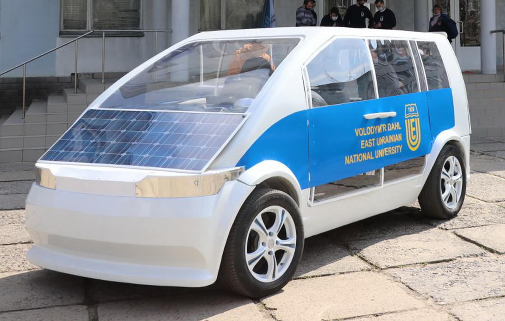 В Украине представили электромобиль «Ева» с солнечными панелями
