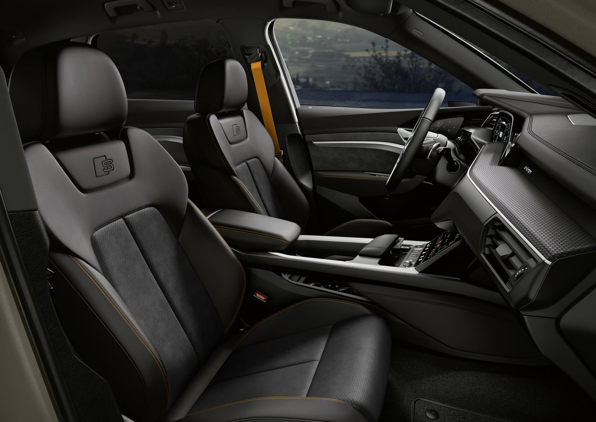 Интерьер Audi e-tron в исполнении S line black edition