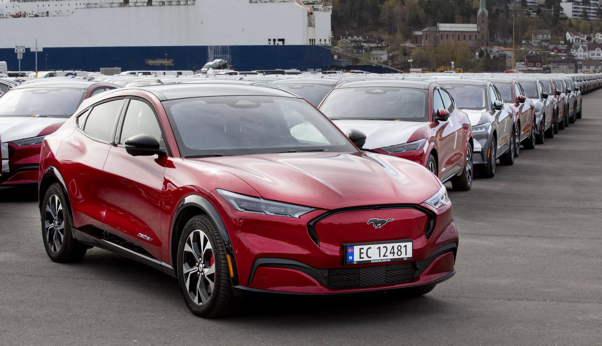 Клиенты Ford в Норвегии встречают Mustang Mach-E
