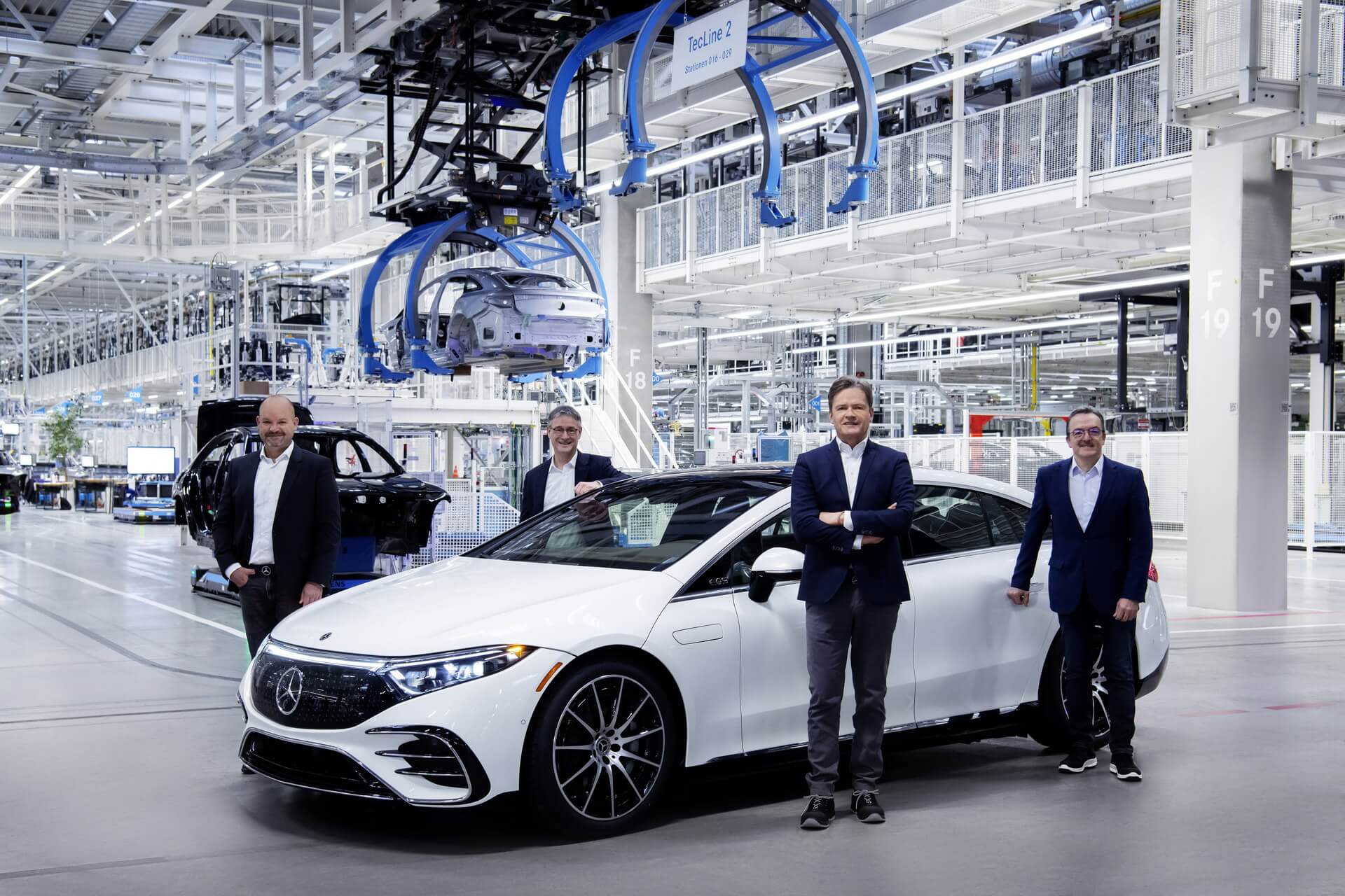 Главный электромобиль Mercedes-Benz запущен в производство
