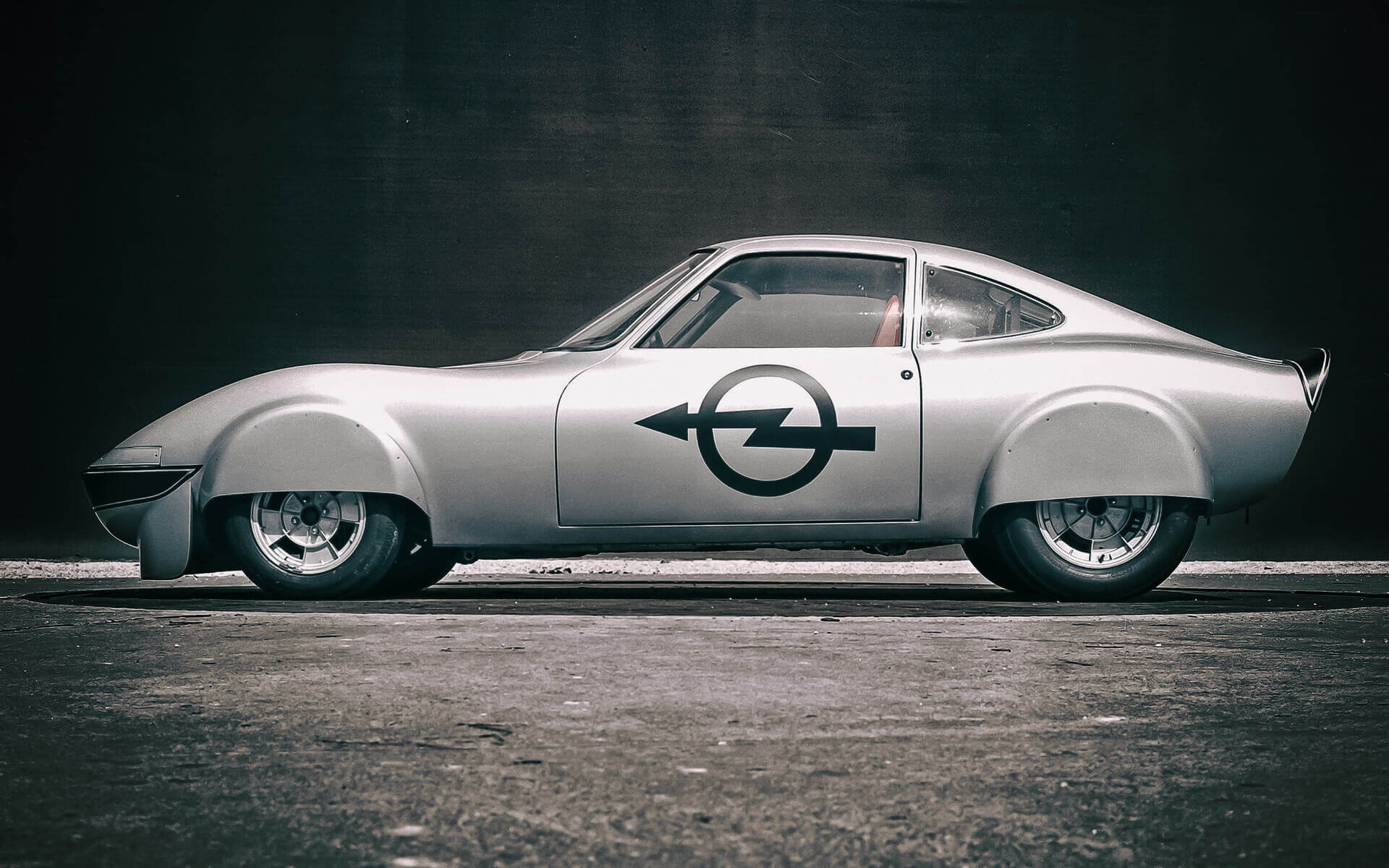 В 1971 году Opel «Elektro GT» установил сразу 6 мировых рекордов скорости для электромобилей
