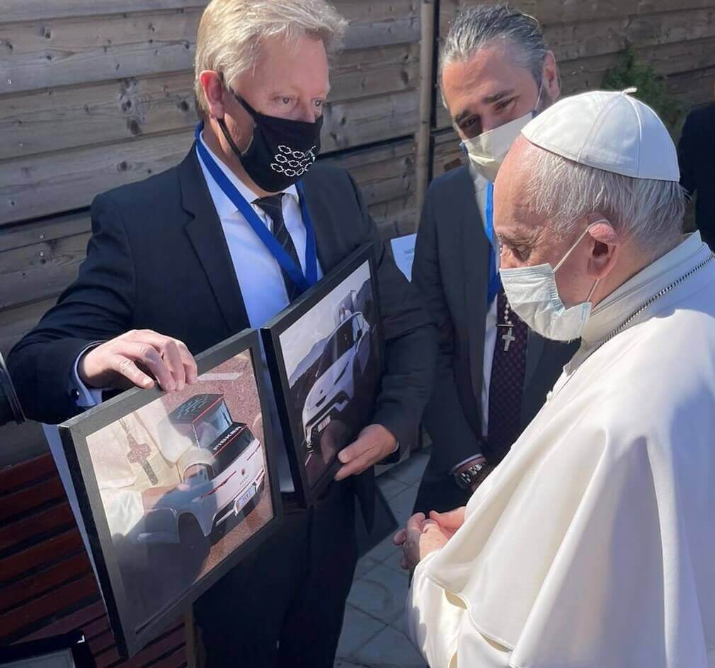 Папа Франциск получит первый полностью электрический папамобиль