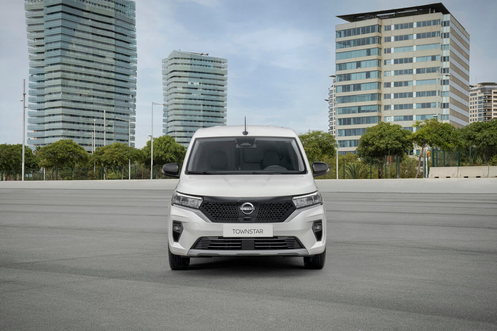 Nissan представил в Европе новый электрический фургон Townstar