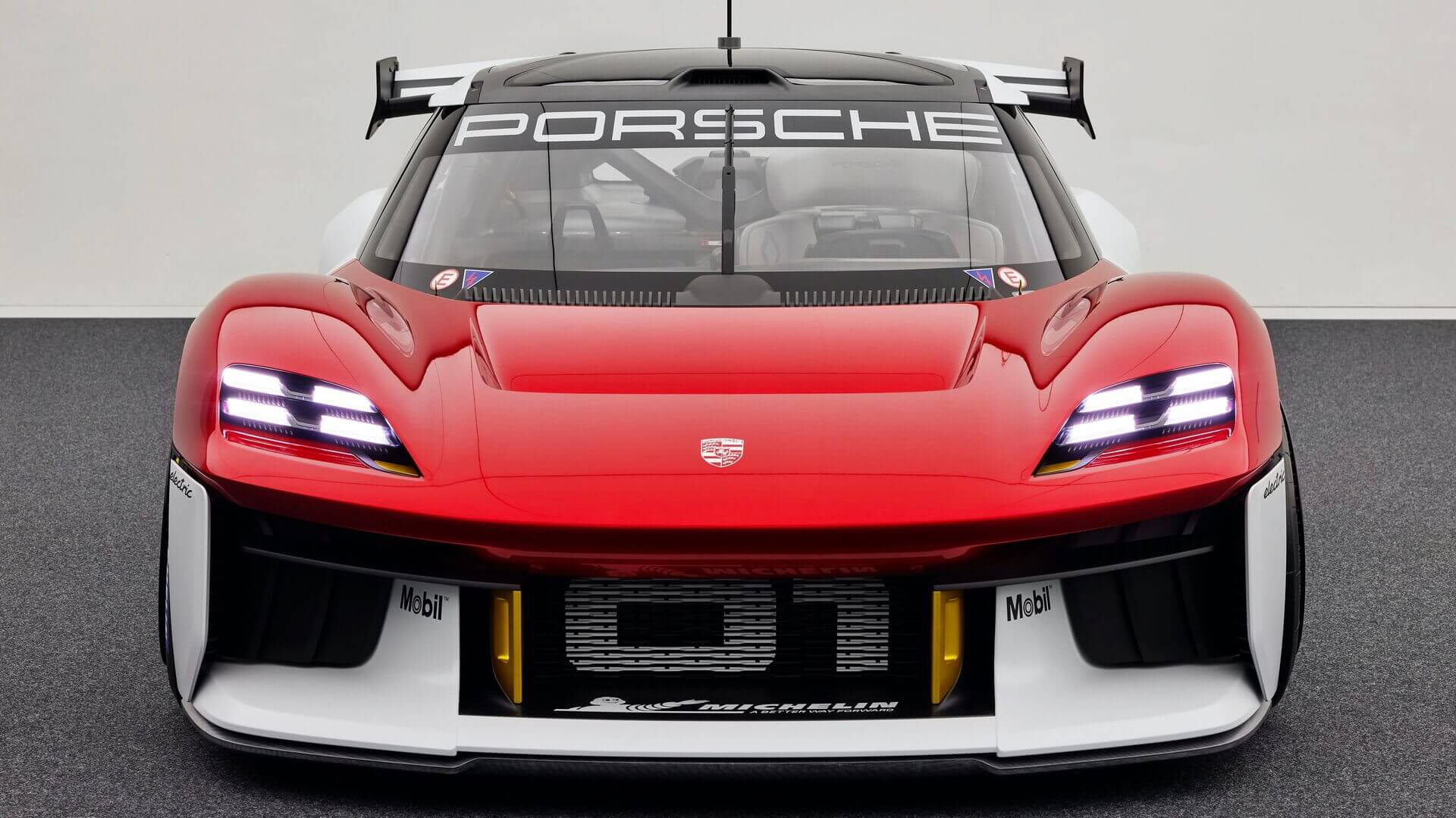 Porsche Mission R — будущий электрический гоночный автомобиль