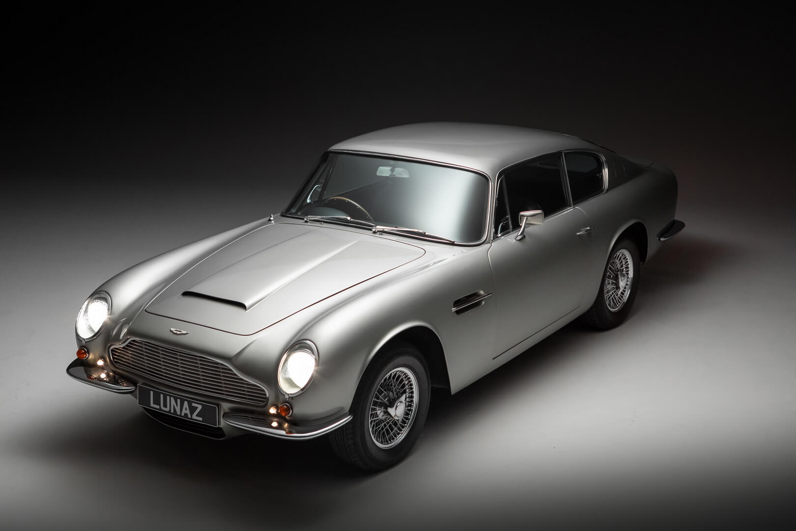Lunaz добавляет Aston Martin DB6 в модельный ряд электромобилей