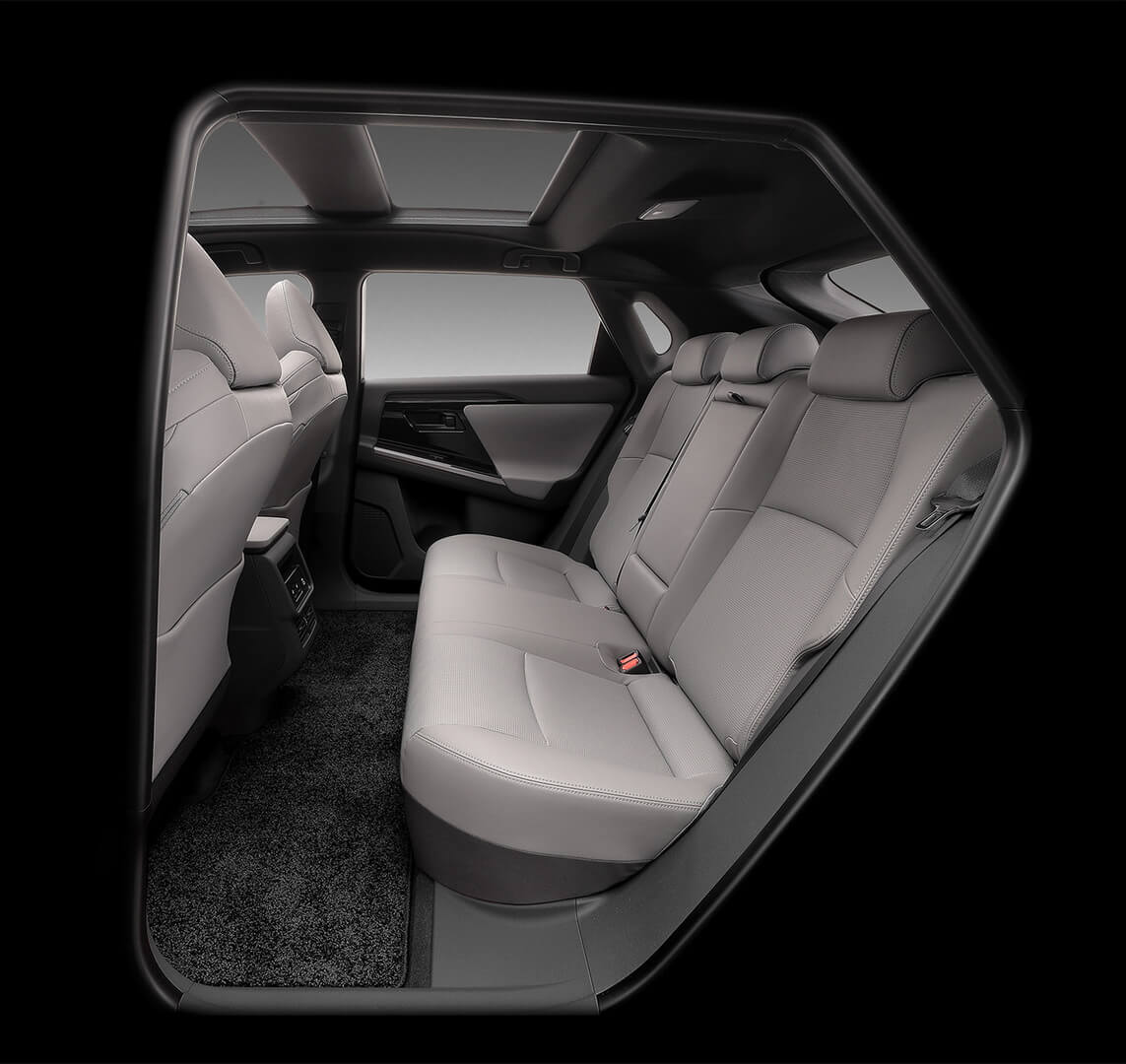 Задний ряд сидений электрического внедорожника Toyota bZ4X