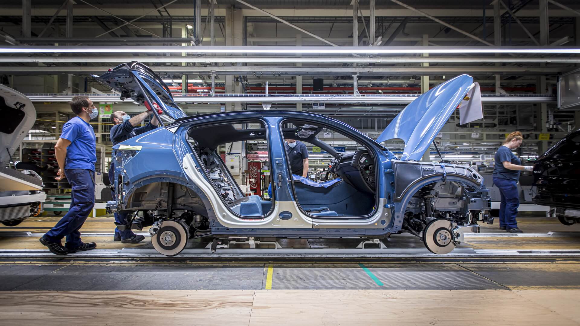 Volvo начинает производство C40 Recharge в Бельгии