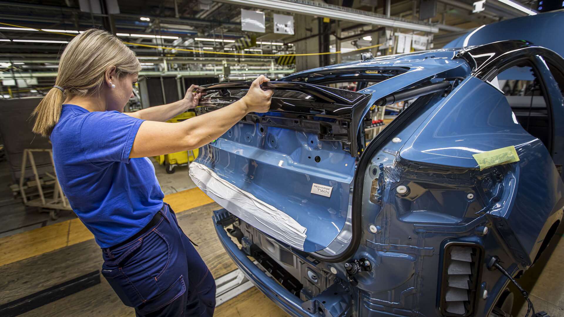 Volvo начала производство электрической модели C40 Recharge на своем заводе в городе Гент