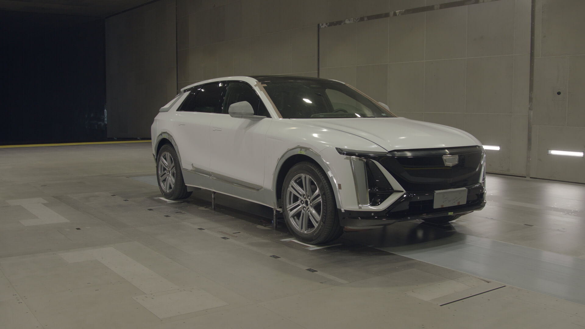 Будущий кроссовер Cadillac LYRIQ проходит серию испытаний перед запуском в серийное производство 