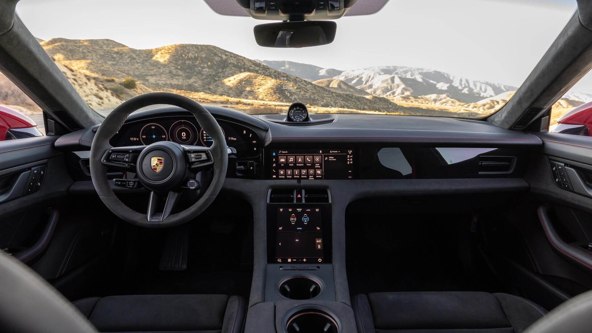 Интерьер модели Porsche Taycan GTS