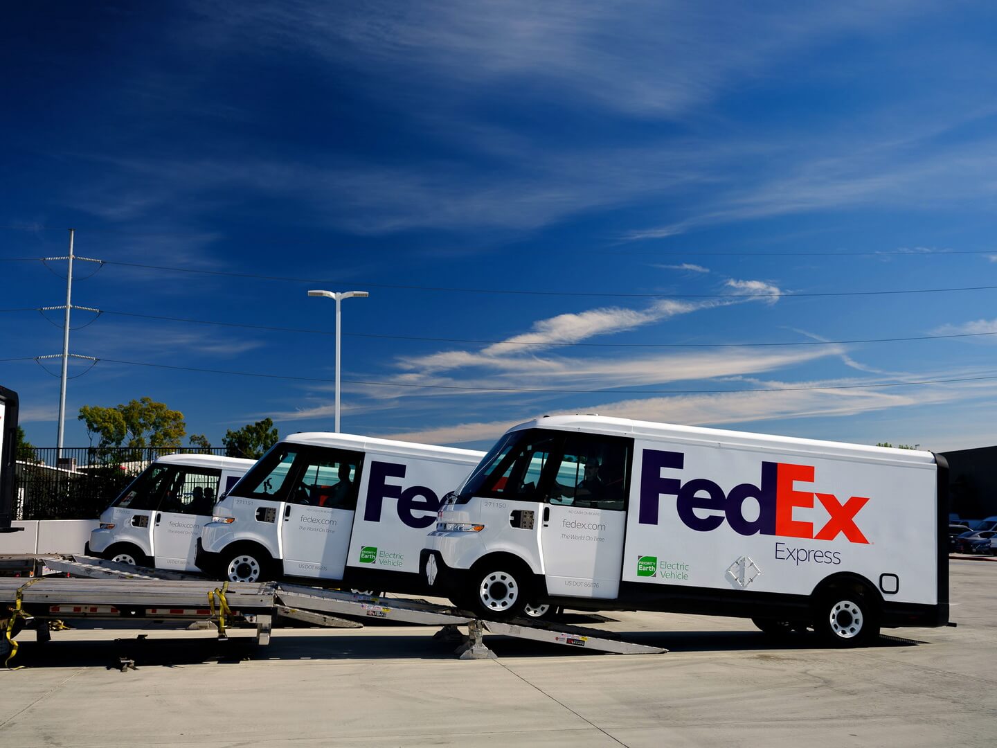 FedEx получила первые электрические фургоны для доставки от General Motors
