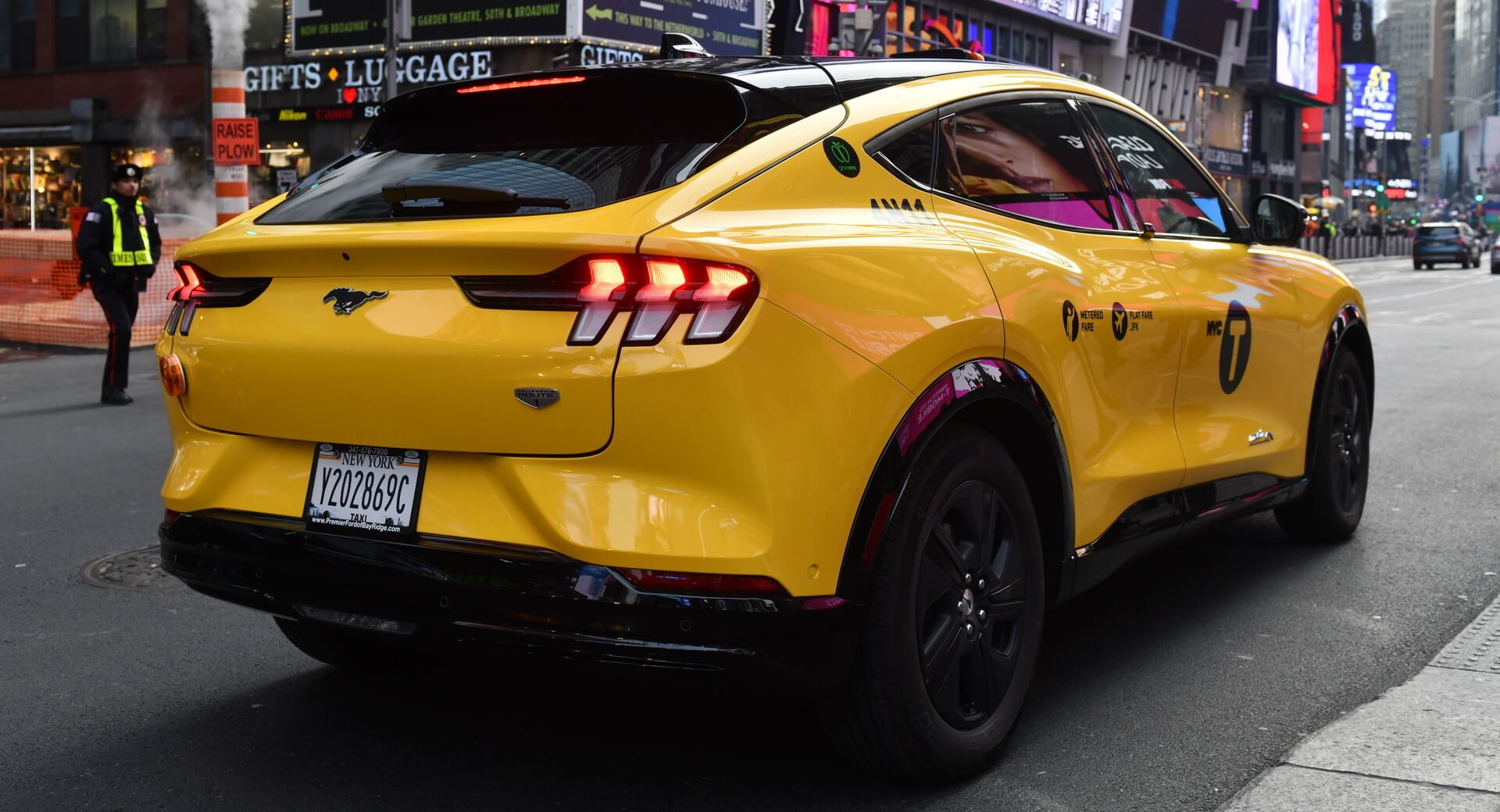 В такси Нью-Йорка появился электрический Ford Mustang Mach-E