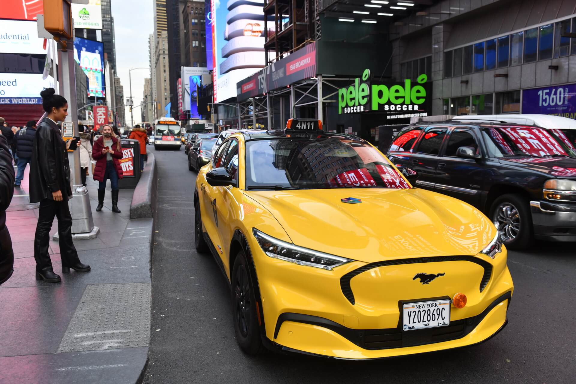 Ford Mustang Mach-E пополнил парк желтых такси Нью-Йорка