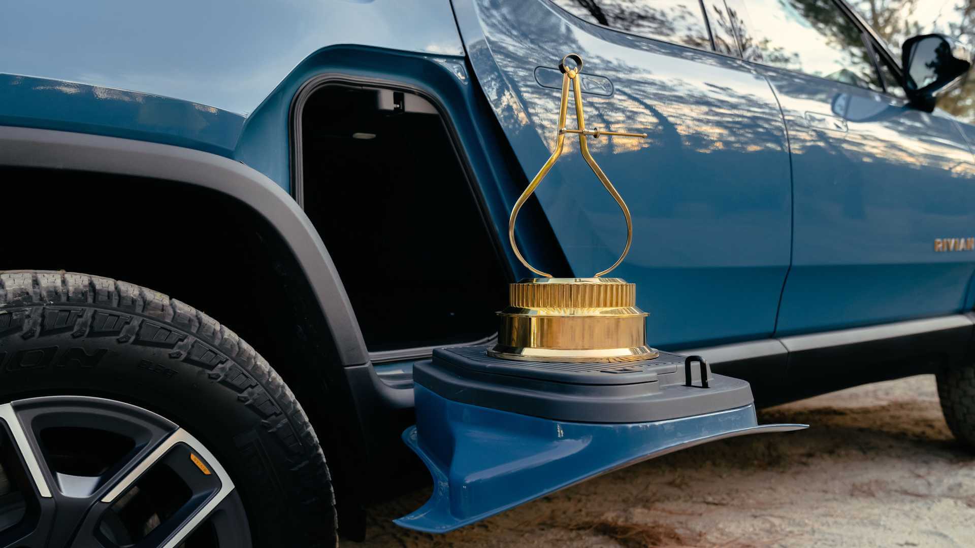 Электрический пикап Rivian R1T получил награду MotorTrend Truck of the Year
