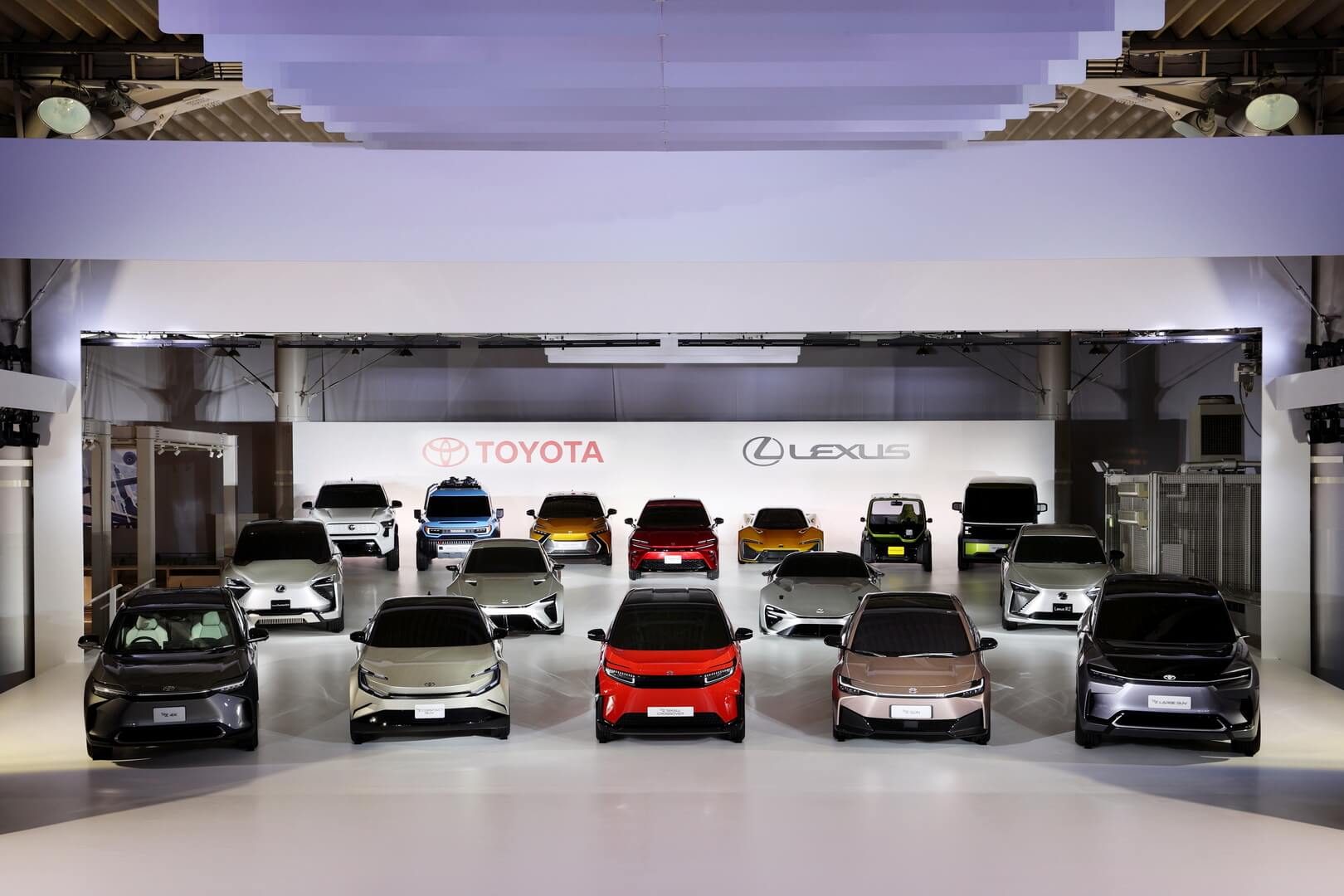 Сюрприз от Toyota и Lexus: японский концерн представил 15 электромобилей